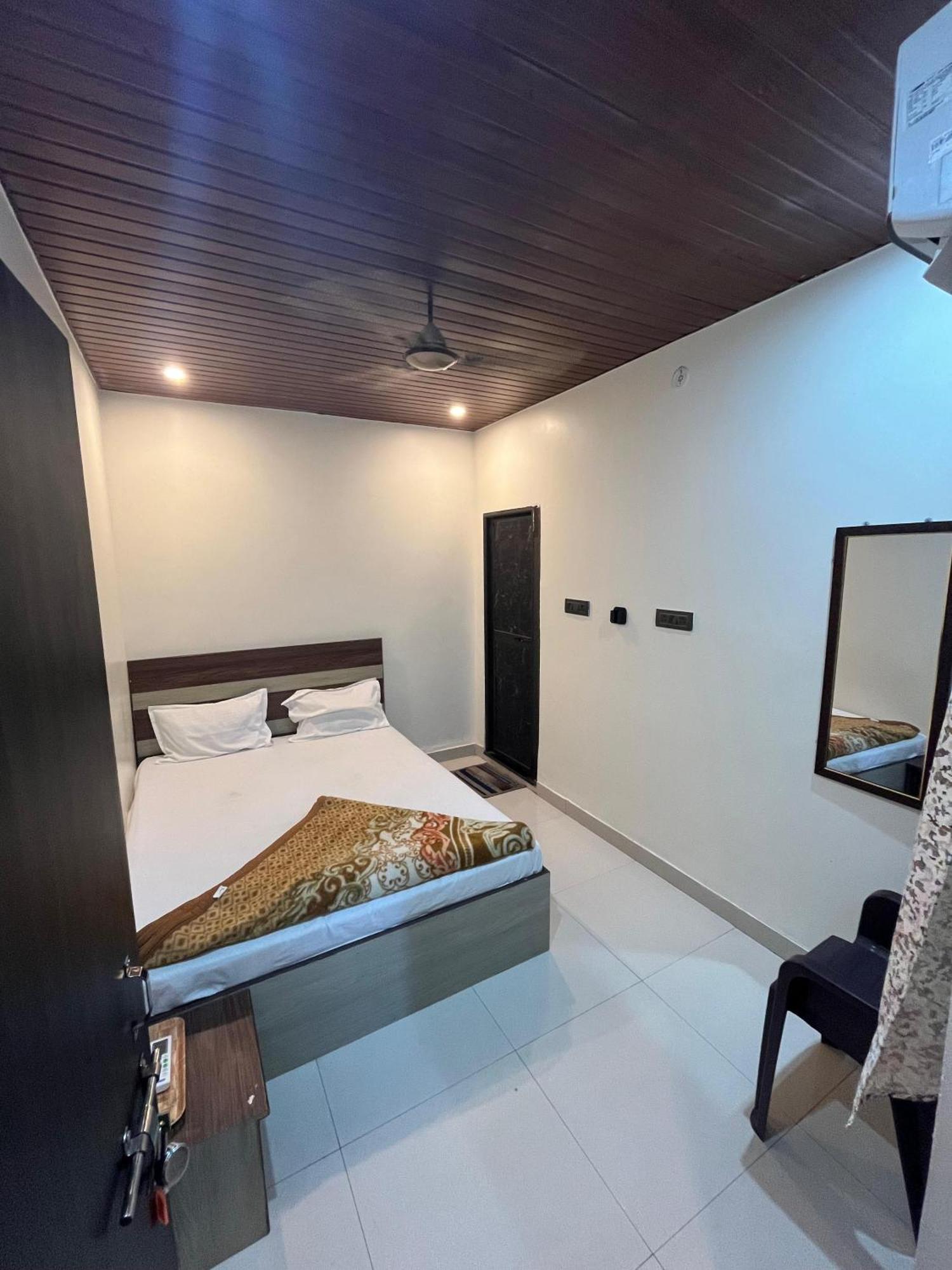Gauri Kedareshwar Guest House Varanasi Bagian luar foto