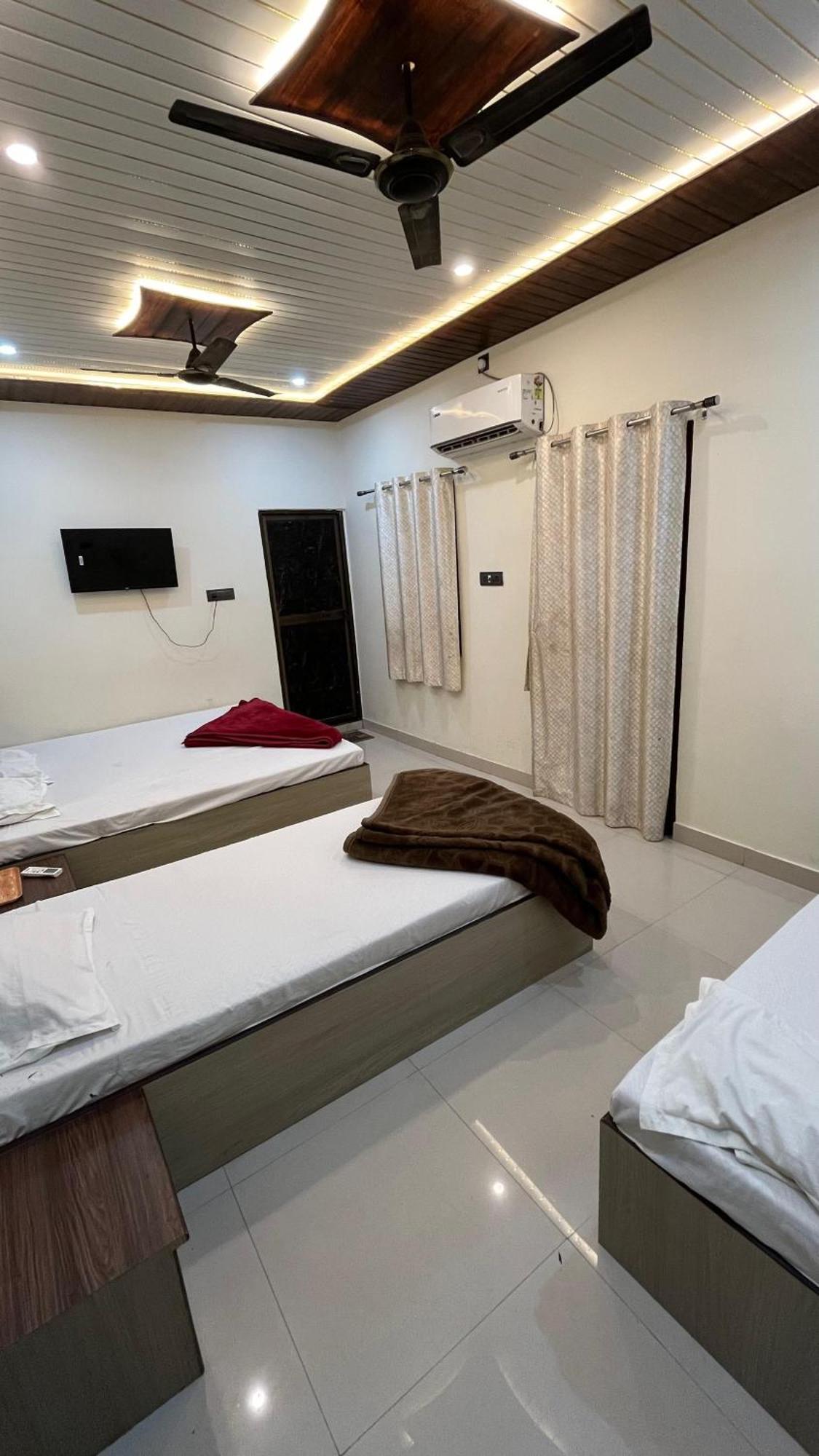 Gauri Kedareshwar Guest House Varanasi Bagian luar foto